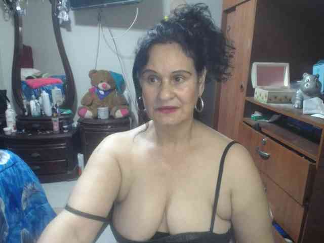 jazmin-mature