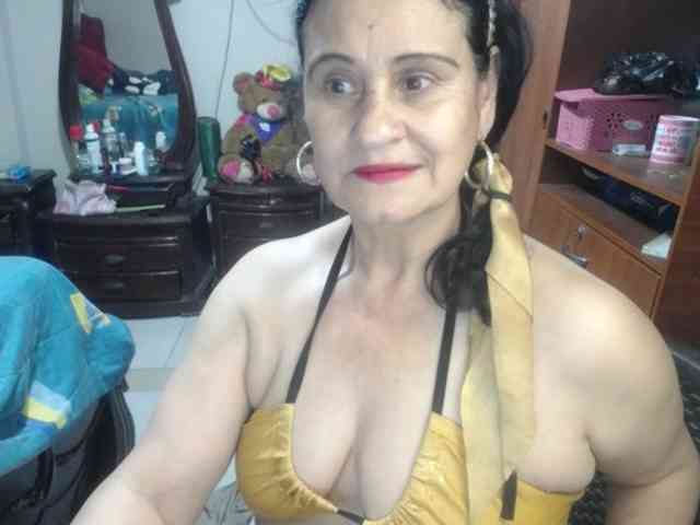 jazmin-mature