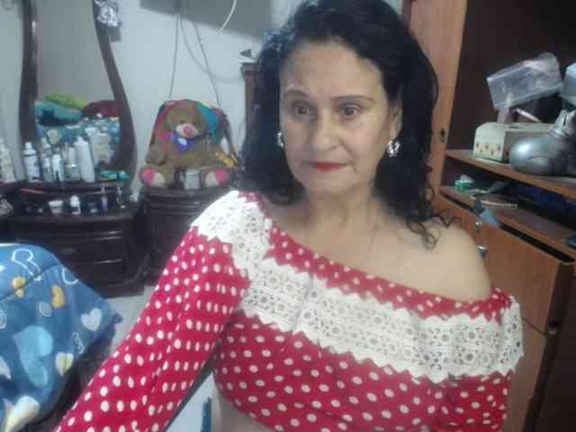 jazmin-mature