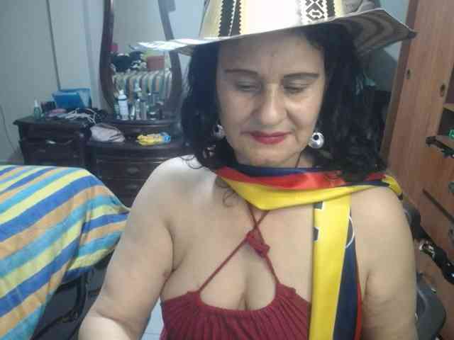 jazmin-mature