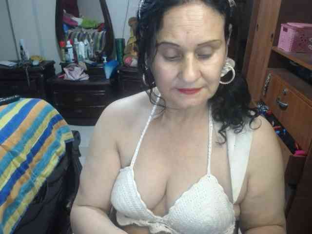 jazmin-mature