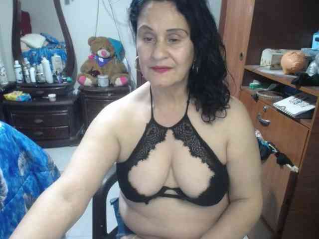 jazmin-mature