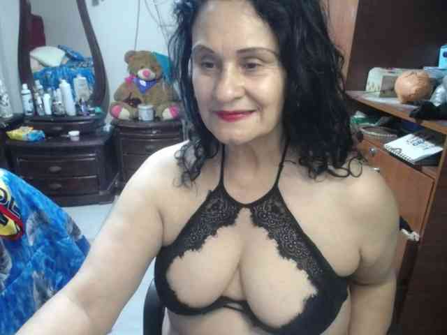 jazmin-mature