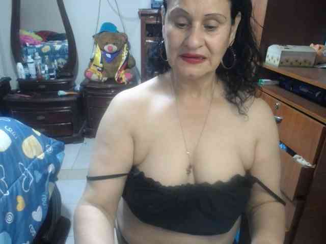 jazmin-mature