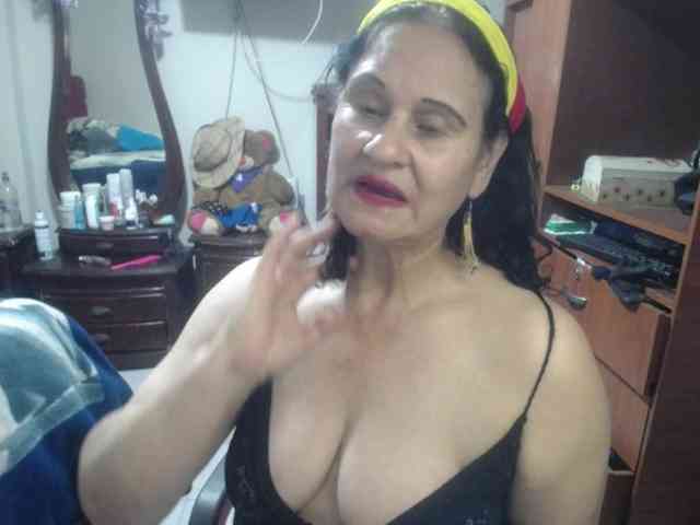 jazmin-mature