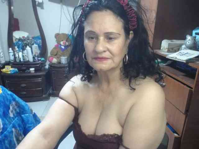 jazmin-mature