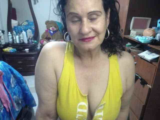 jazmin-mature