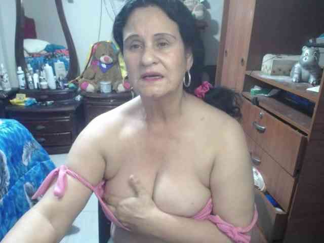 jazmin-mature