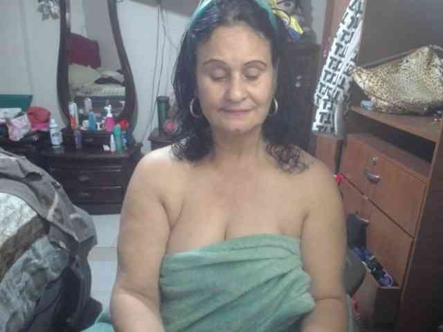 jazmin-mature