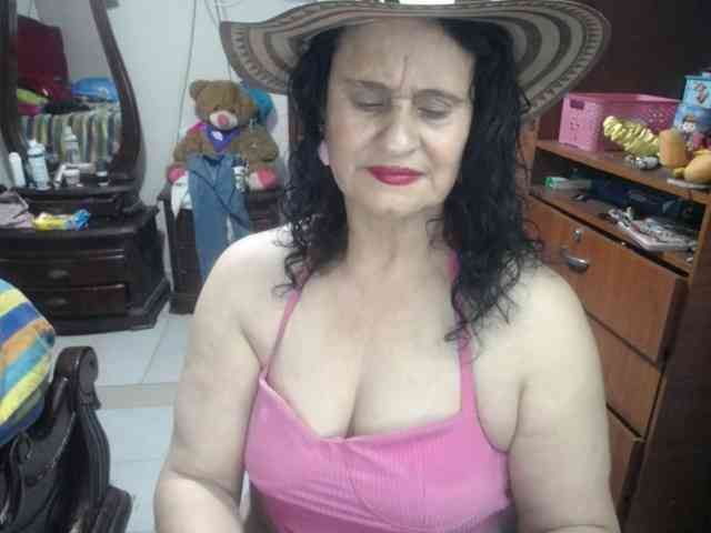 jazmin-mature