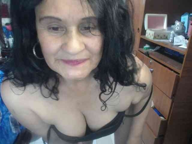 jazmin-mature