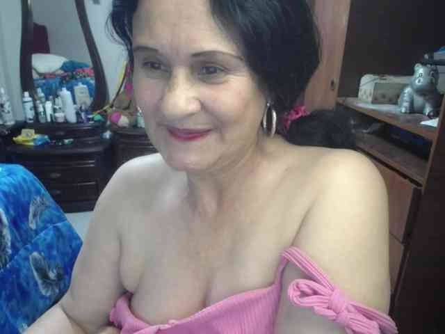jazmin-mature