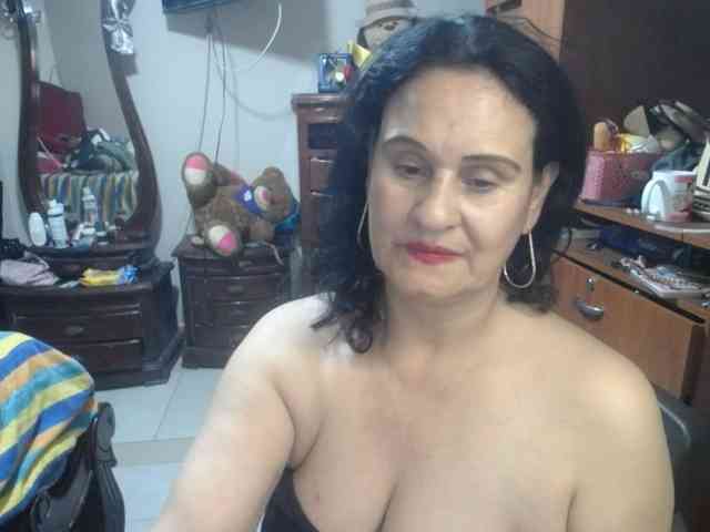 jazmin-mature