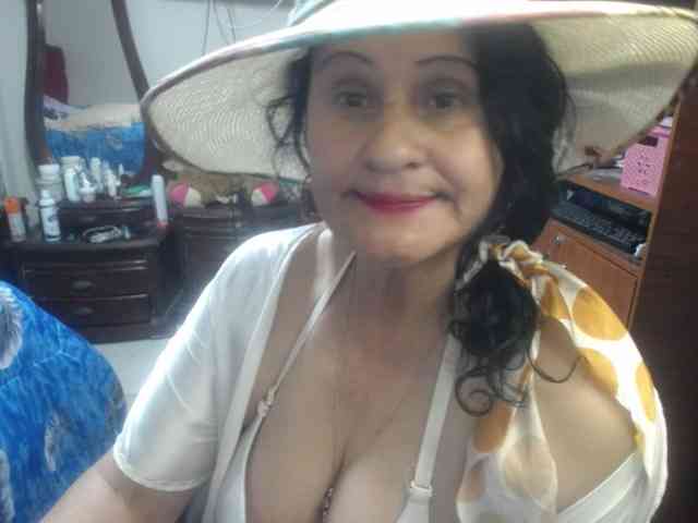 jazmin-mature