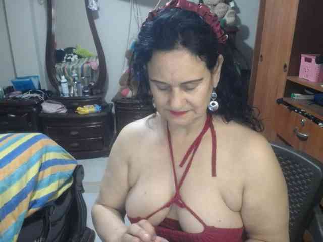 jazmin-mature