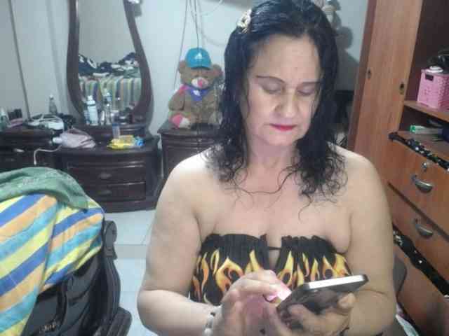 jazmin-mature