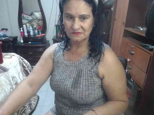 jazmin-mature