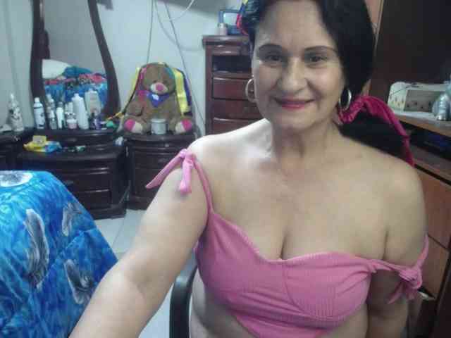 jazmin-mature