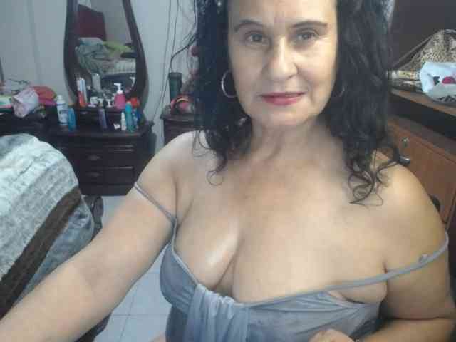 jazmin-mature