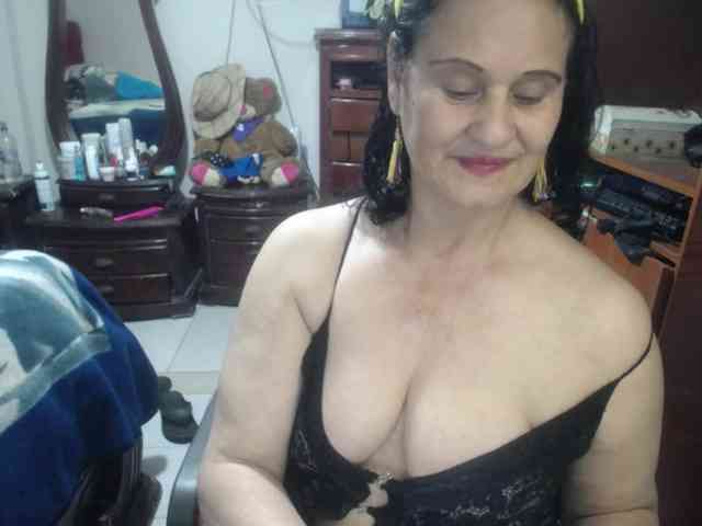jazmin-mature
