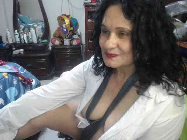 jazmin-mature