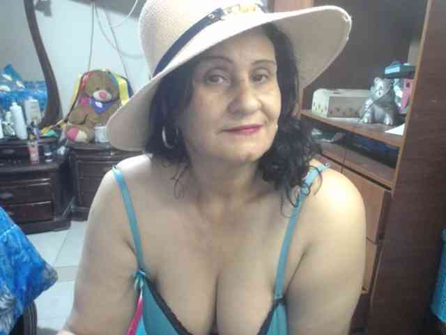 jazmin-mature