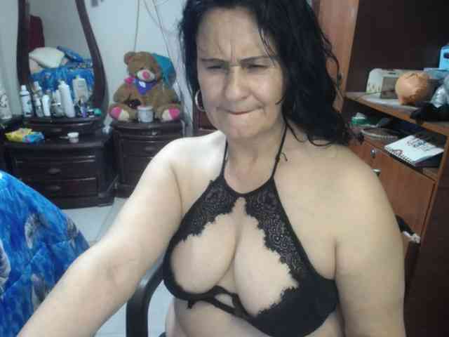 jazmin-mature