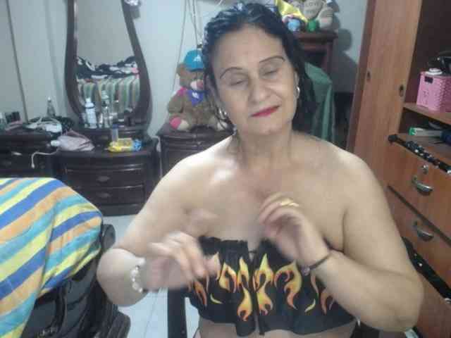 jazmin-mature