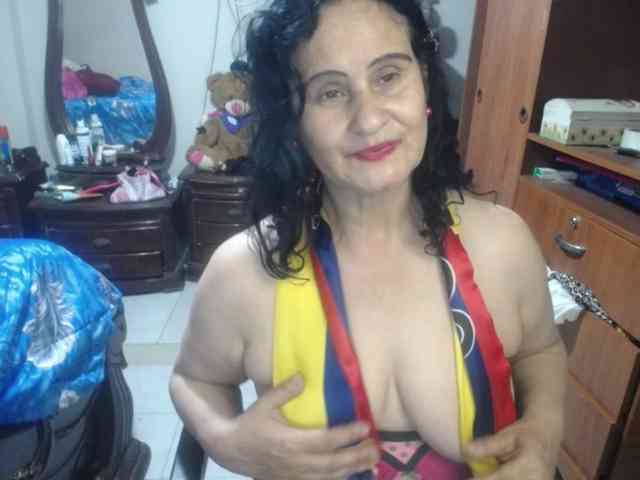 jazmin-mature