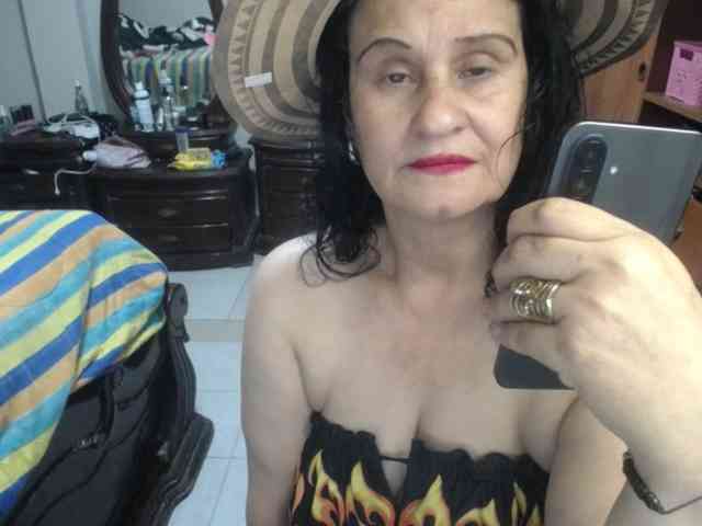 jazmin-mature