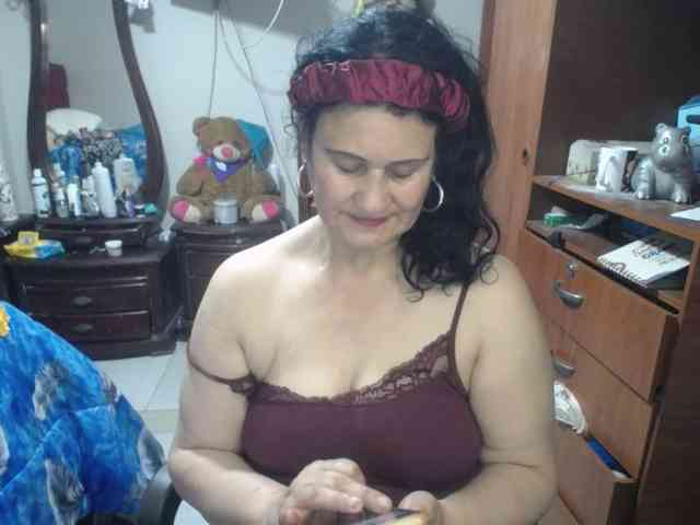 jazmin-mature