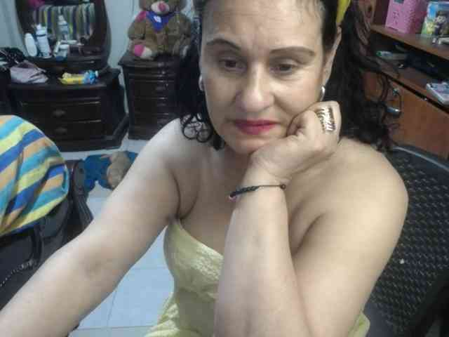 jazmin-mature