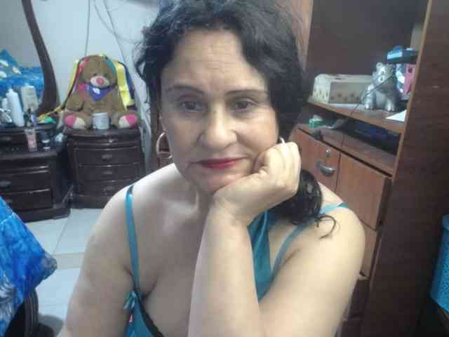 jazmin-mature