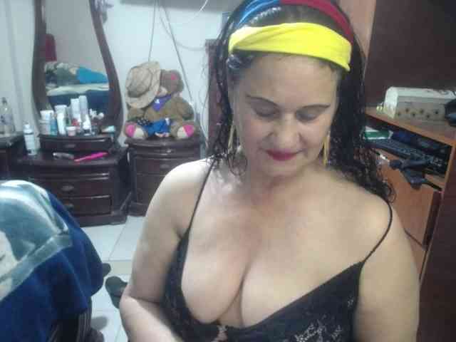jazmin-mature