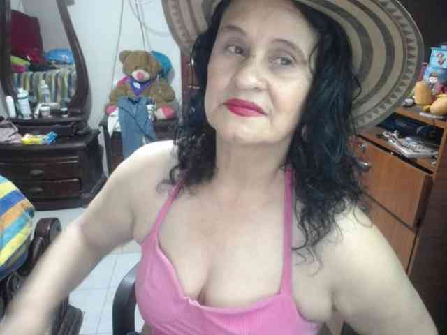 jazmin-mature