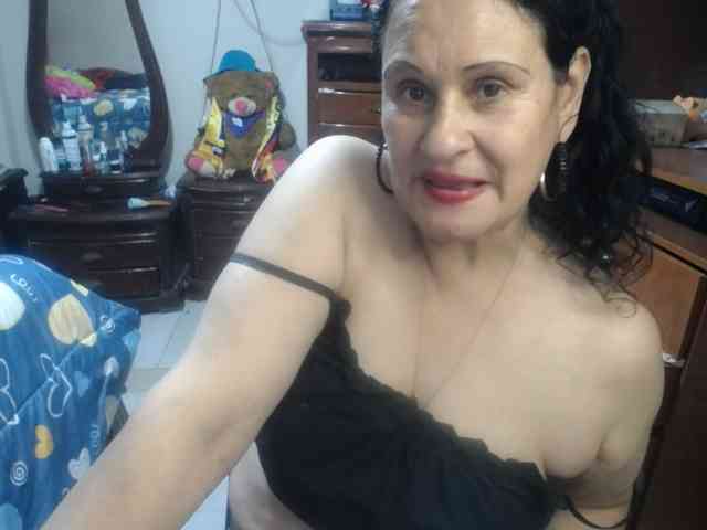 jazmin-mature