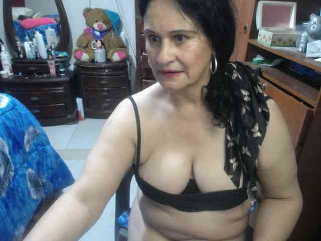jazmin-mature
