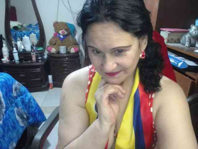 jazmin-mature