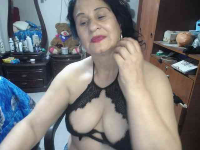 jazmin-mature
