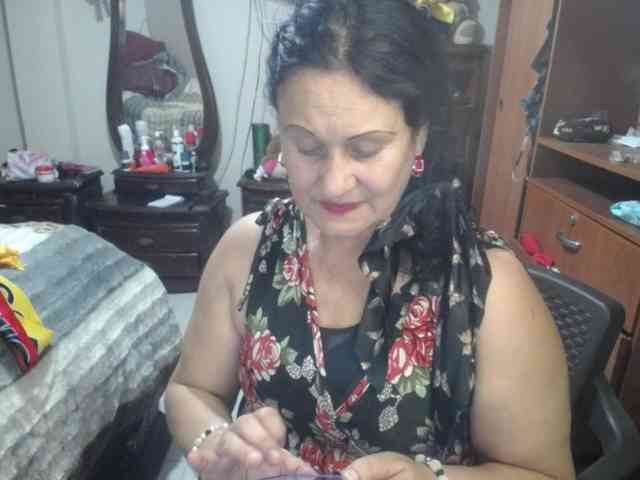 jazmin-mature