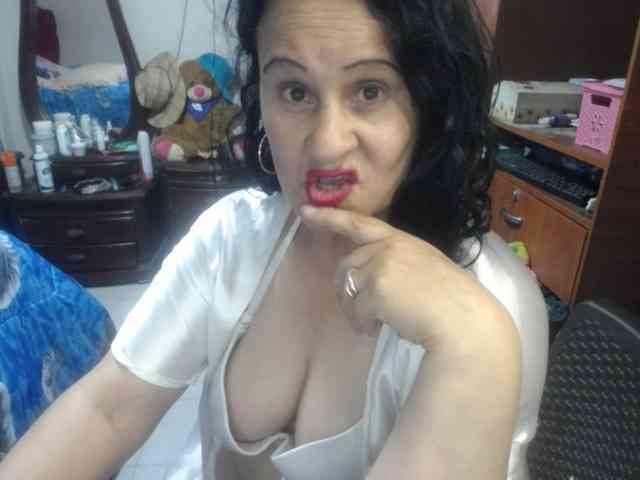 jazmin-mature
