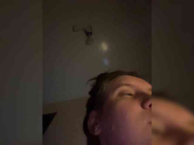 Limonchikkk webcam