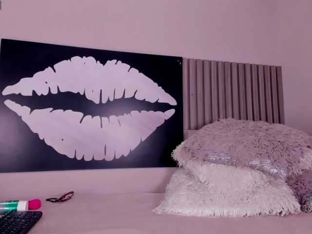 Kloe-S, en vivo ahora en BongaCams