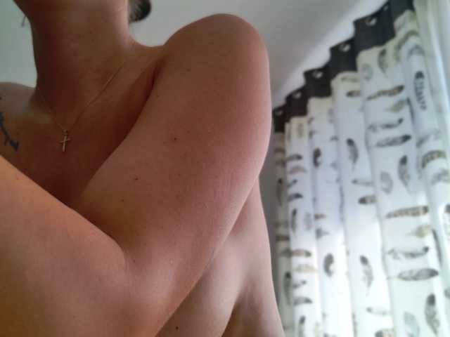 EmilyxJames live cam on BongaCams