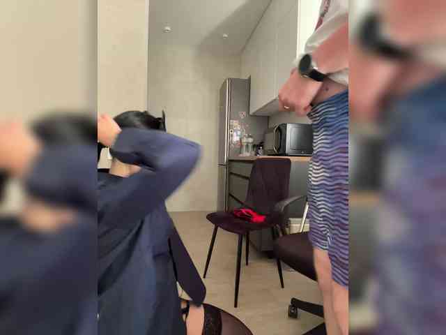 Model ini sedang live sekarang. SexyMilf23