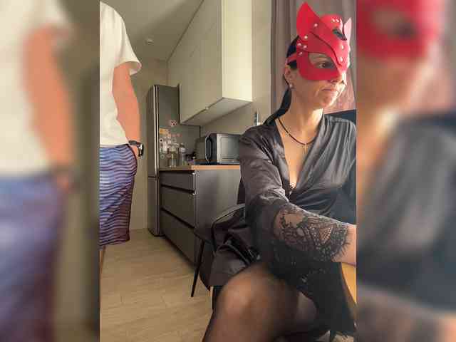 यह मॉडल अभी लाइव है. SexyMilf23