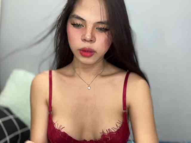 ur_bbygurlreina