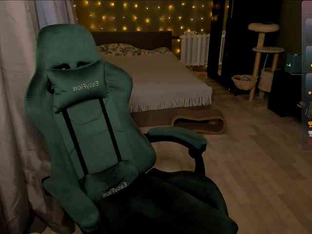 Girlfromanothercity webcam