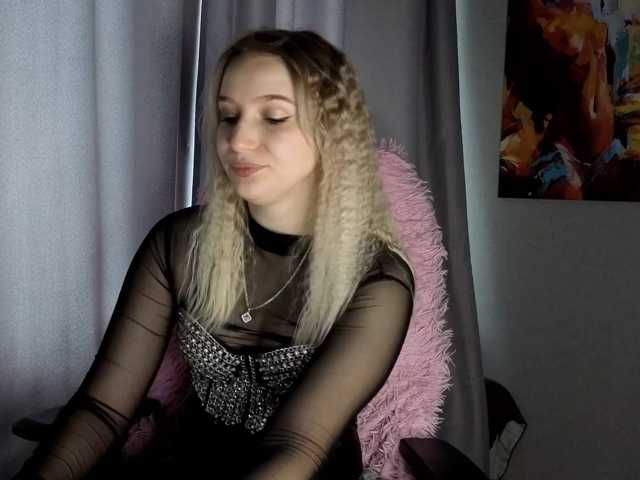 le modèle LillyFan-X est en webcam porno dans un show sur le site bongacams, il possède les tags suivants: White/Caucasian,Blonde,Trimmed