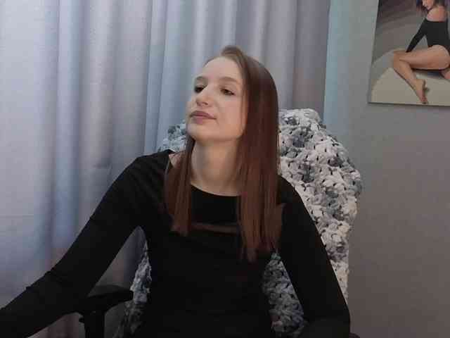 Este modelo está en vivo ahora. LillyFan-X